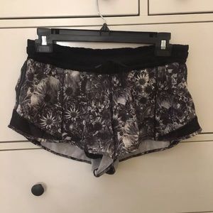 Lululemon Hotty Hot Shorts Flowabunga Black Floral